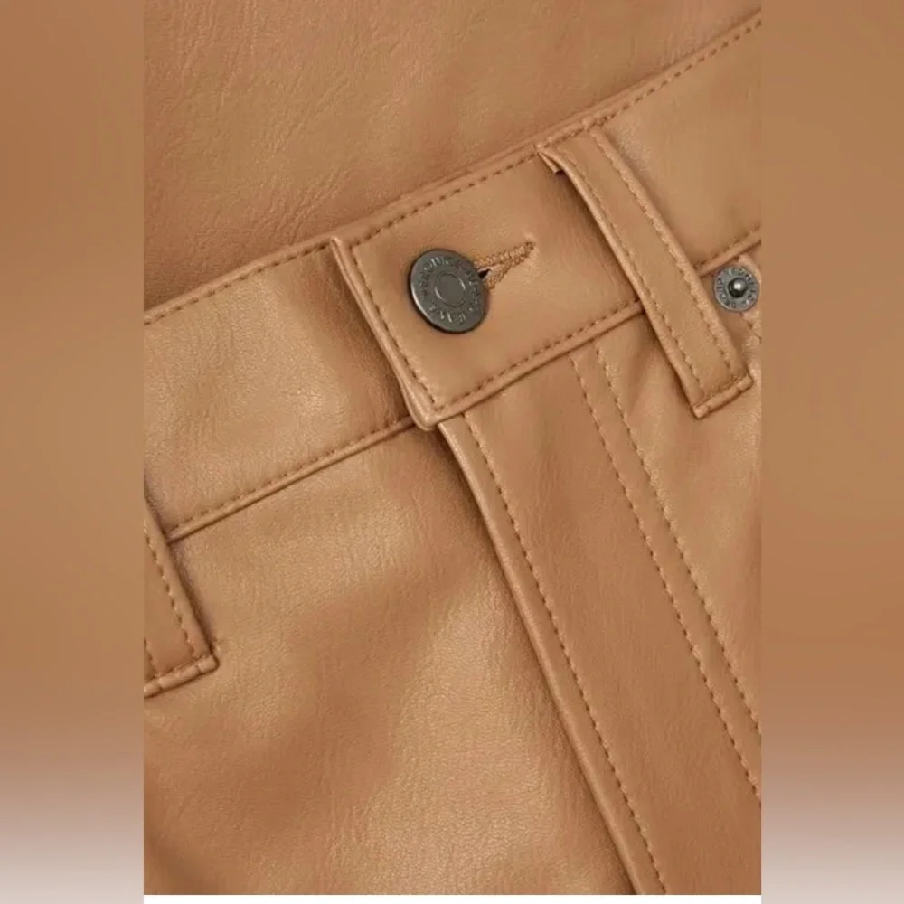 Veronica Beard Beverly Flared Faux Leather Jeans – brown camel – Size 6- NWT - Picture 4 of 14